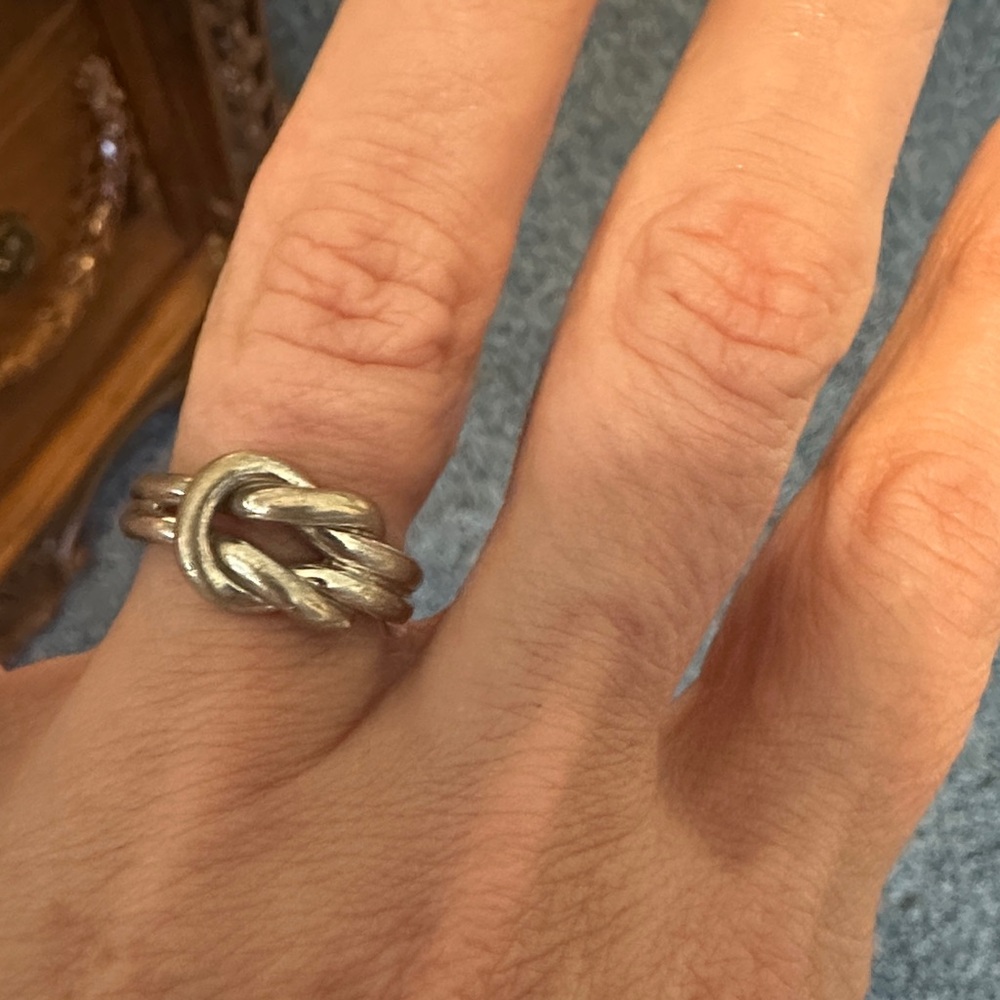 Gucci Elegant Silver Knot Ring authentic Euc size 4.75 to 5 - Picture 4 of 12